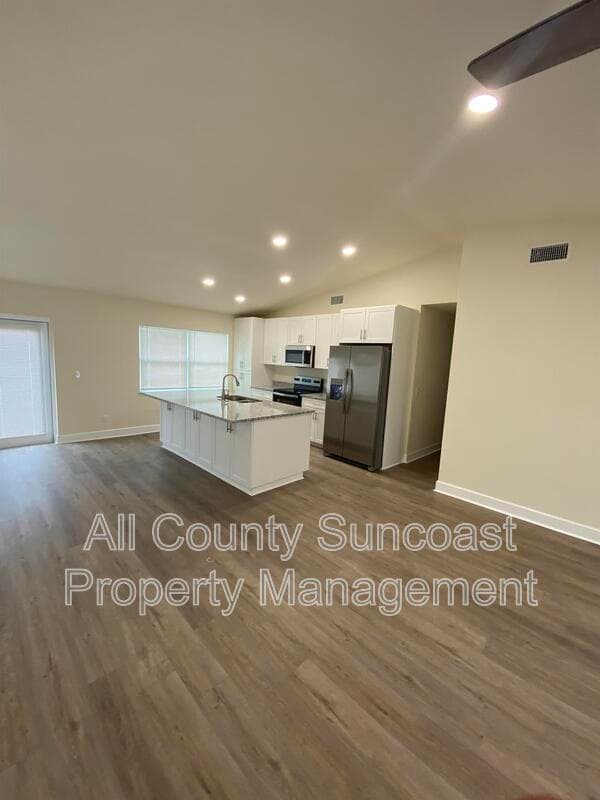Palm Harbor House: 768 16th St