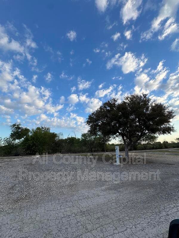 Lockhart House: 4889 North Hwy #183