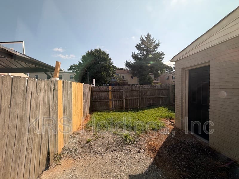 Virginia Beach Townhome: 5730 E. Hastings Arch