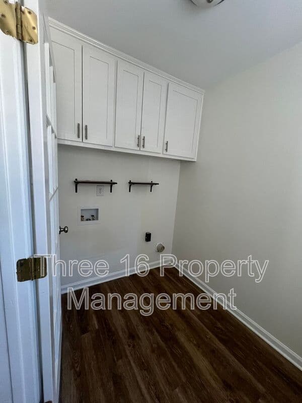Evans House: 4211 Fairfield Cir