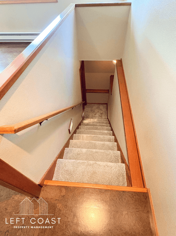 Waldport House: 7205 Southwest Burl Drive