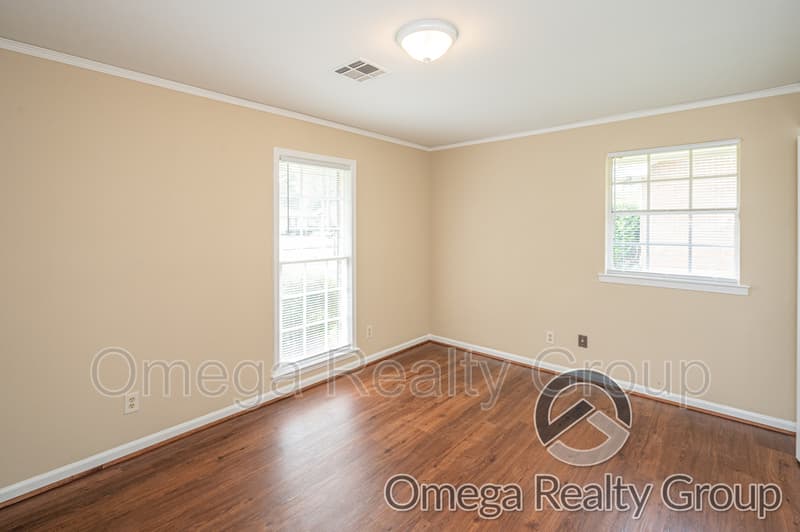 Montgomery House: 3117 Brentwood Dr