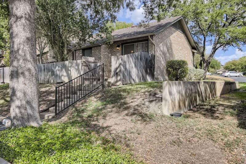 Austin Condo: 1015 E Yager Ln