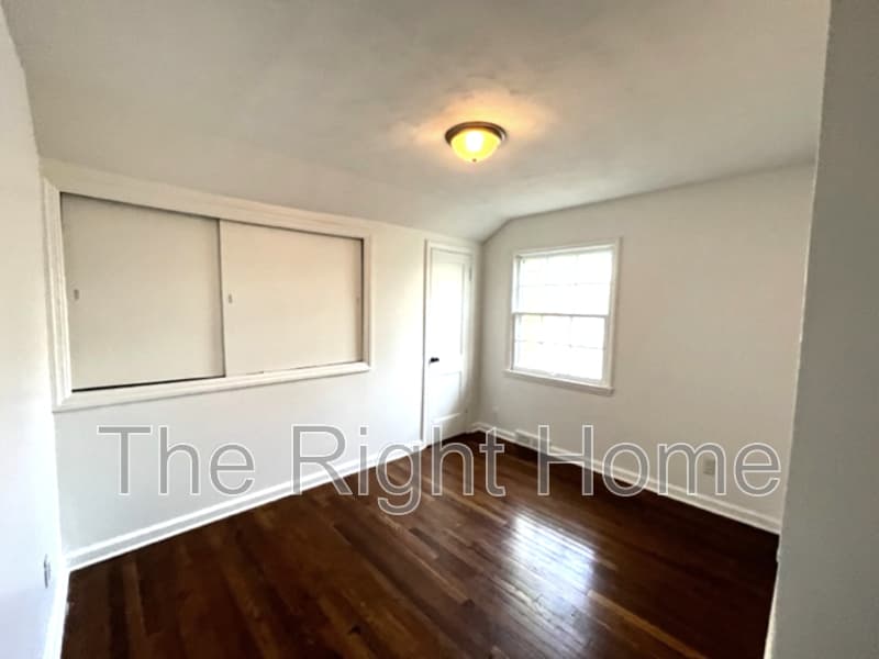 Omaha House: 6749 N 34th St