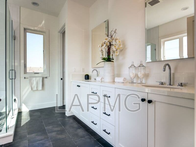 Los Angeles House: 6016 Comey Ave