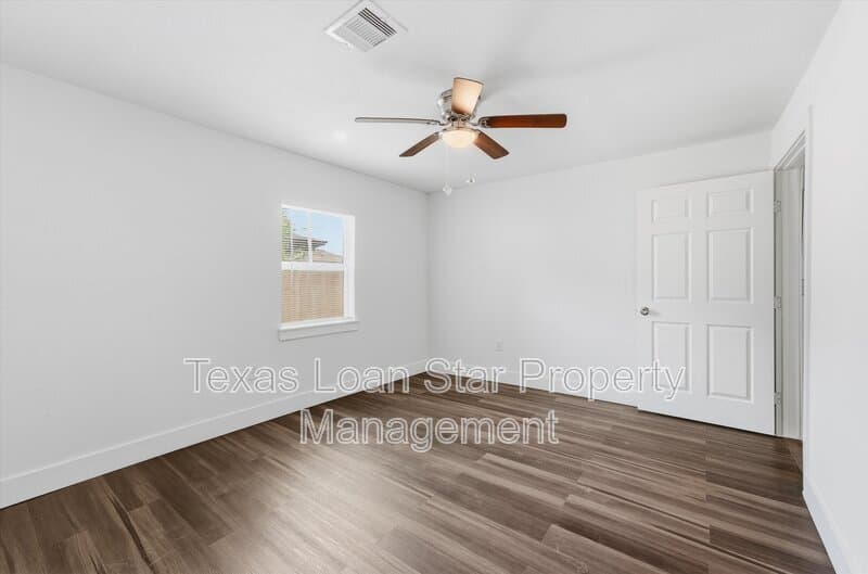 Houston House: 2281 Des Jardines St