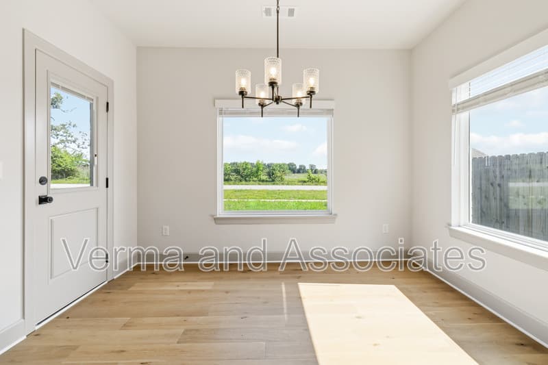 Centerton House: 970 Trestle Ln