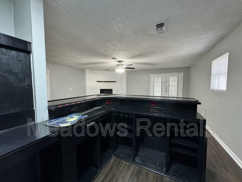 Lorena House: 140 Towne West Drive