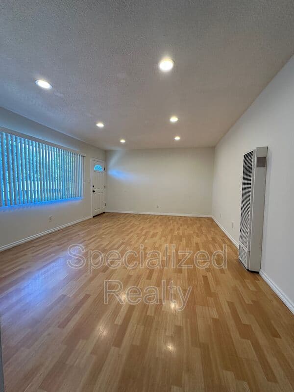 Glendale Condo: 504 Hill Drive