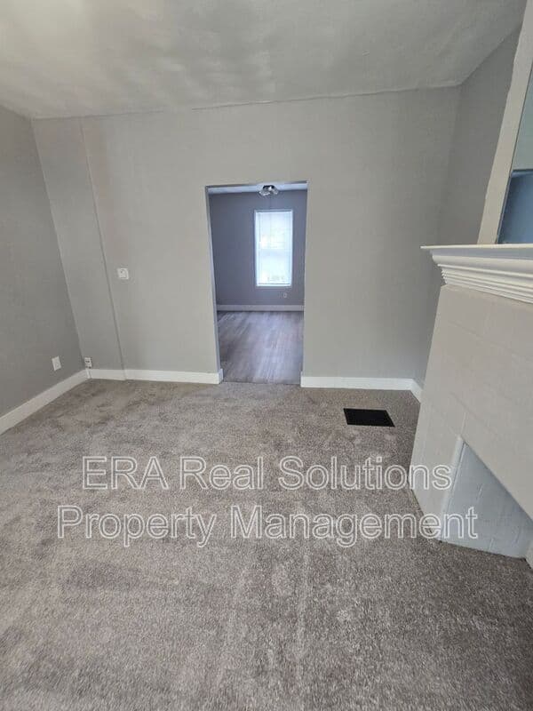 Columbus House: 49 S. Harris Avenue