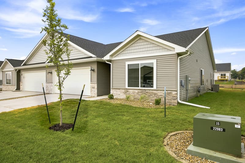 North Liberty Townhome: 942 Eisenhower Rd
