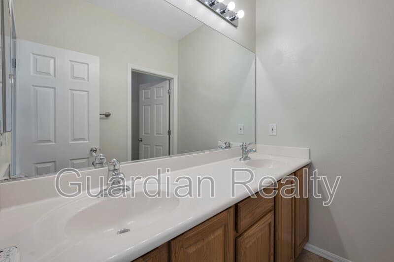 Henderson House: 2485 Sturrock Dr