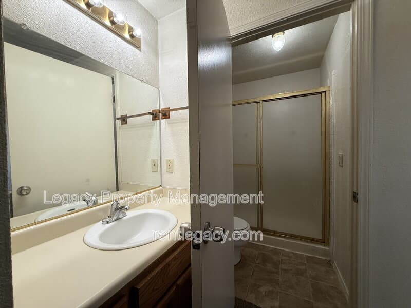 Sacramento House: 10 Gertz Ct