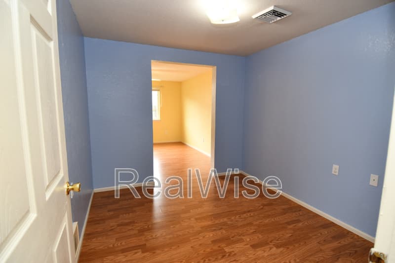Roseburg House: 187 Georginna Dr