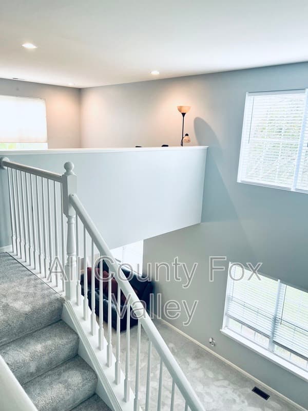 Hoffman Estates Townhome: 6090 Halloran Lane