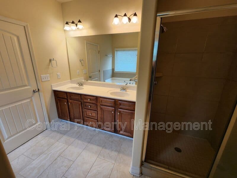 Simpsonville House: 265 Meadow Blossom Way