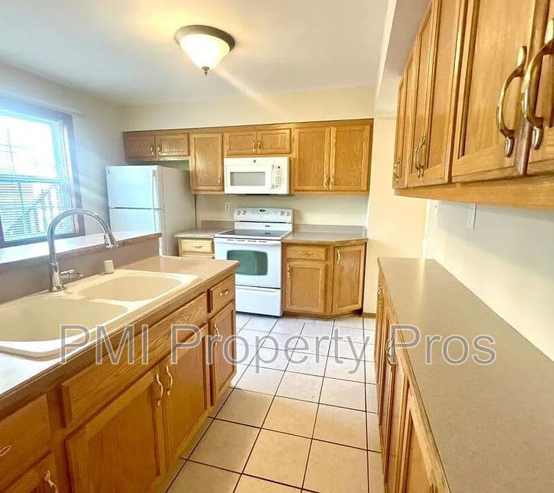 Waukesha Condo: 424 W College Ave