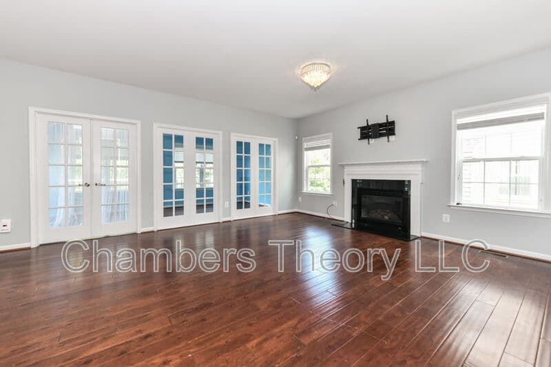 Ashburn House: 21026 Potomac Trail Cir