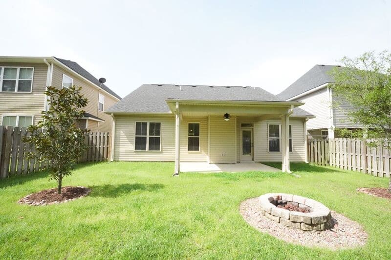 Savannah House: 146 Laguna Way