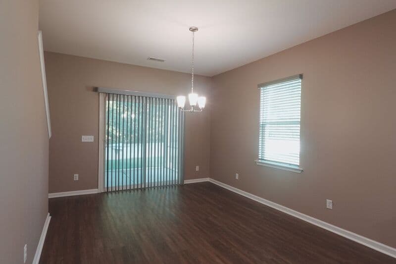 Richmond Hill House: 34 Crown Ct