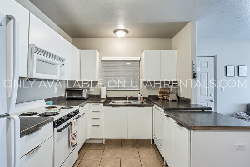 Provo House: 843 E 620 N