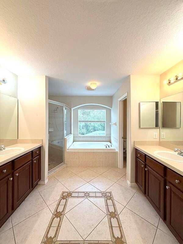 Riverview House: 11335 Village Brook Drive