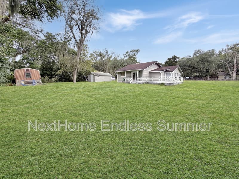Jacksonville House: 9738 Eisenhower Road
