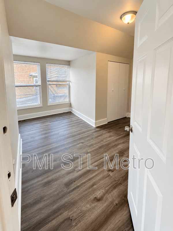 Saint Louis Apartment: 5206 Vernon Ave