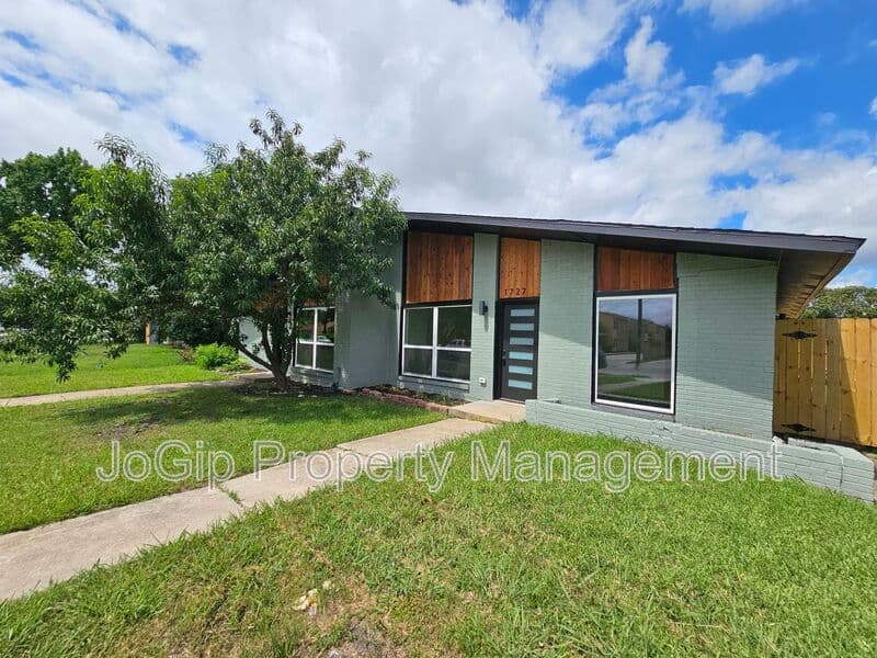 Plano Condo: 1725 R Avenue