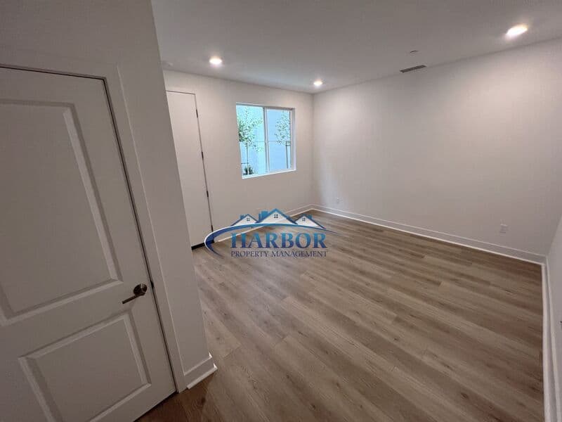 San Pedro Townhome: 1627 W Hornet Lane