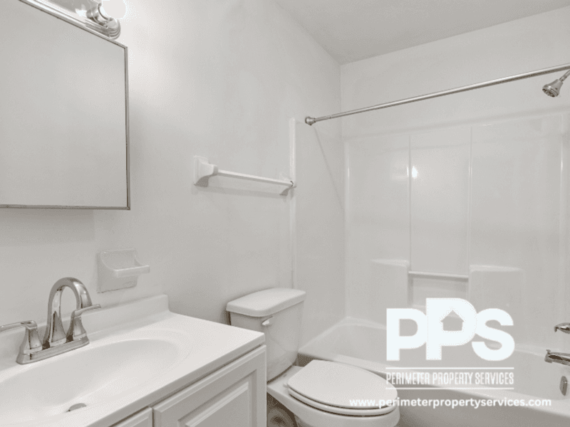 Conyers House: 1510-1512-1514 Pine Log Road