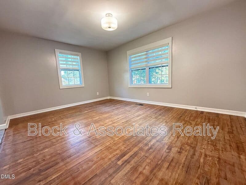 Raleigh House: 5215 Vann Street