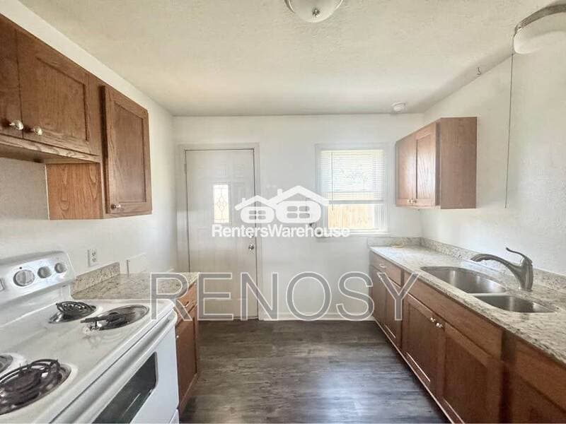 Newton House: 510 N 6th Ave E