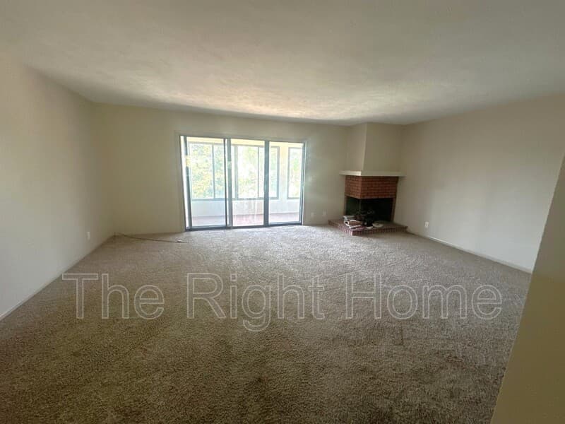 Omaha House: 5134 N 105th St
