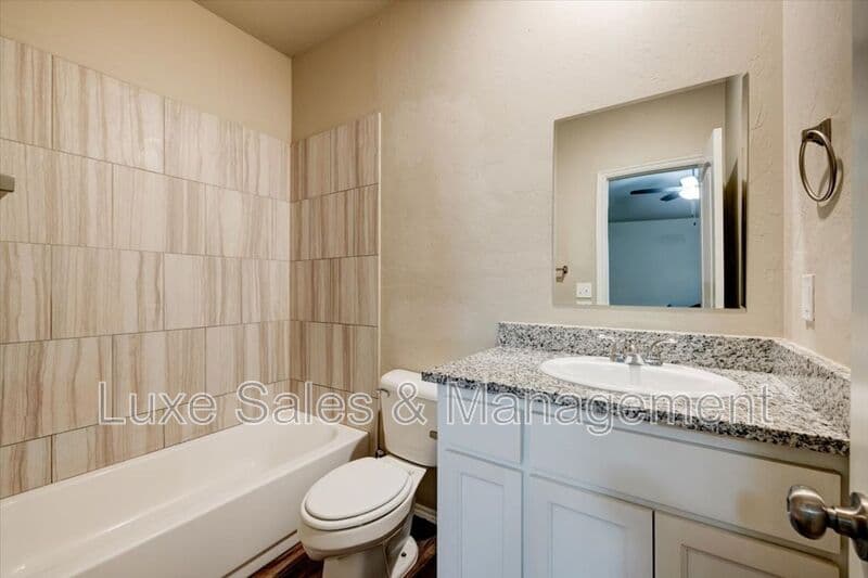Yukon House: 10910 NW 119th