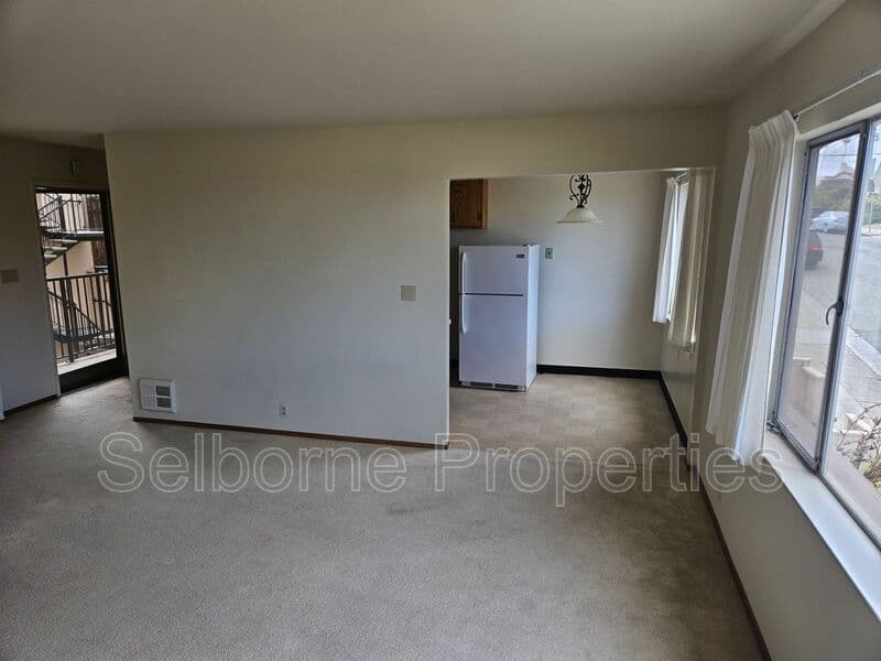 Oakland House: 2500 Ivy Dr.