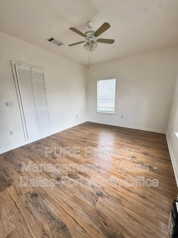 Grapevine Apartment: 400 Glade Road