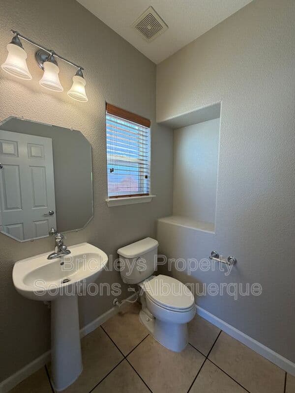 Rio Rancho House: 418 Paseo Roja Pl NE