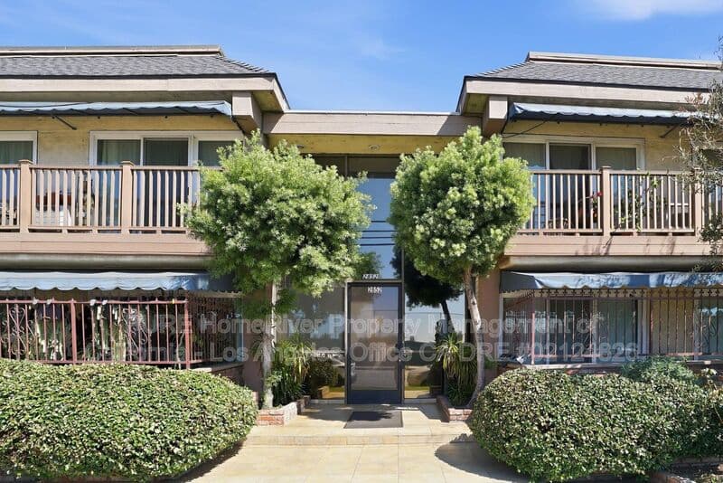 Los Angeles House: 2852 Sawtelle Blvd