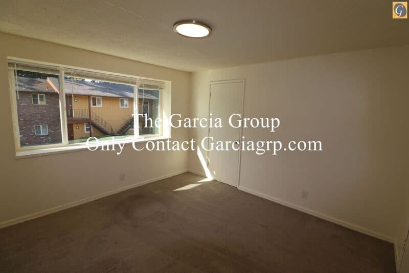 Oregon City Townhome: 581 Holmes Lane