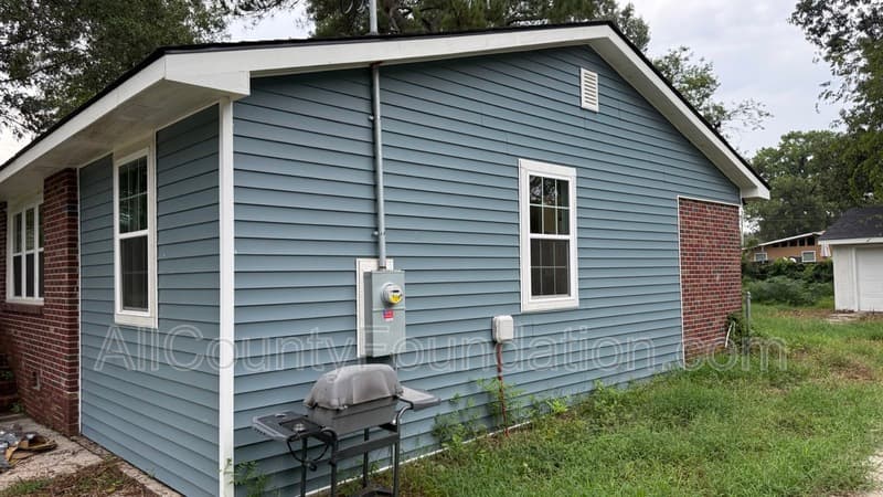 Goose Creek House: 212 Ellen Street