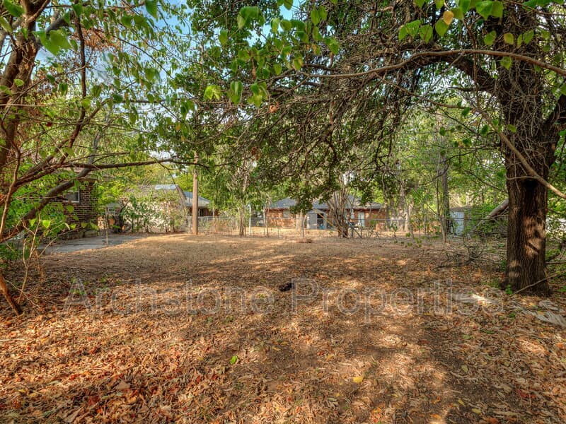 Midwest City House: 1309 Hickory Lane