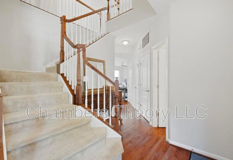 Woodbridge House: 3324 Eagle Ridge Dr