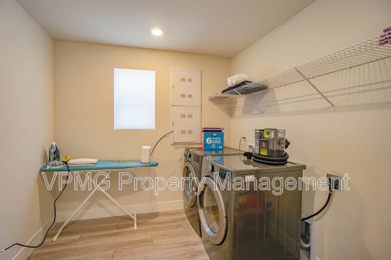 Washougal House: 359 W Koa St