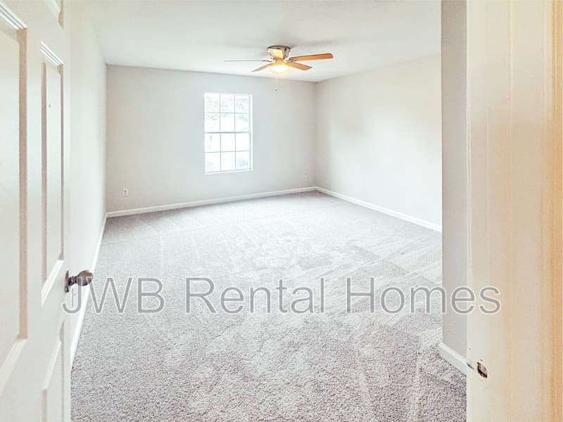 Jacksonville House: 8424 India Ave