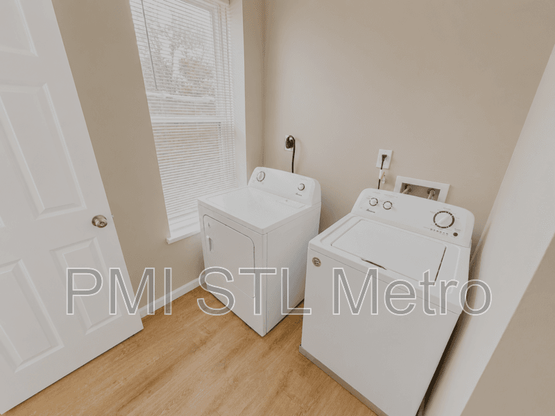 St. Louis Apartment: 3672 Russell Blvd