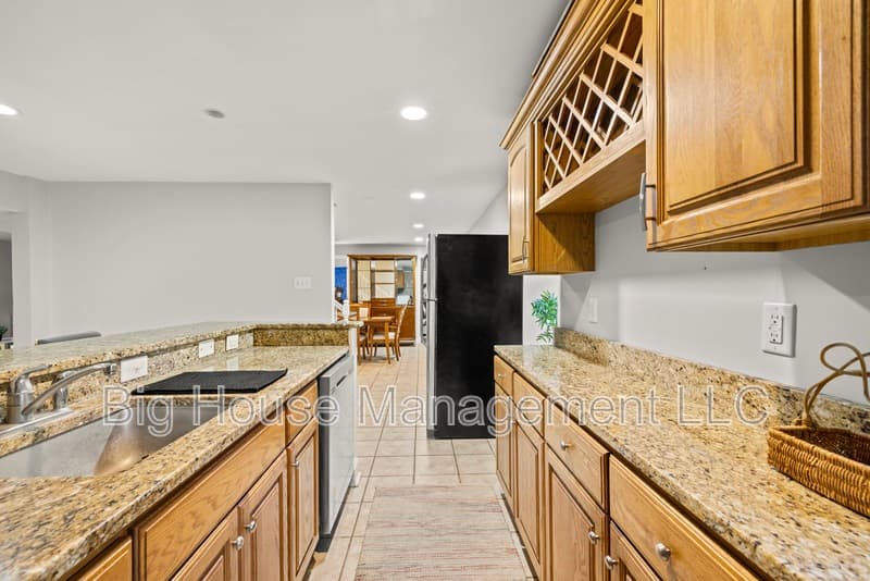 Sterling House: 47284 Grandview Pl