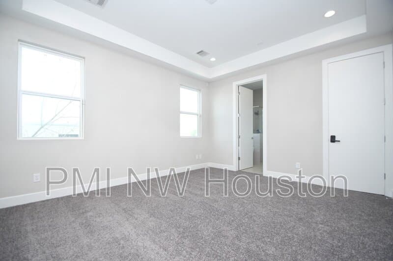 Houston House: 5904 Gardendale Dr