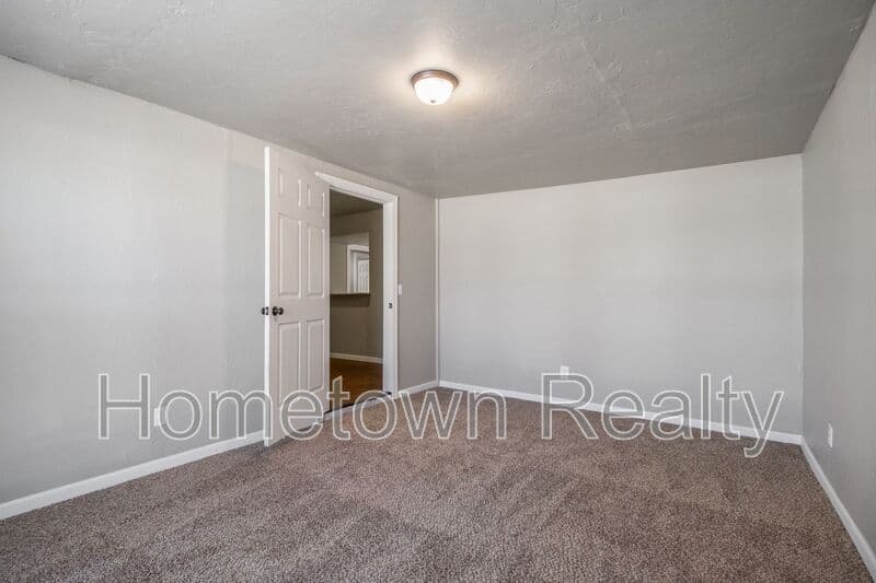 Edmond House: 208 W 5th Street