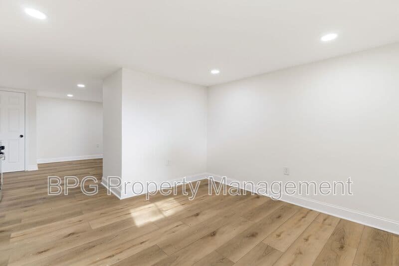 Woodstock Condo: 204 N Muhlenberg St